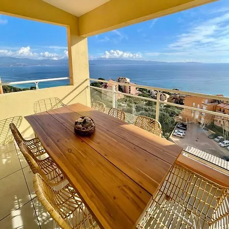 Appartement Paillote Perchee A 180 ° Sur La *