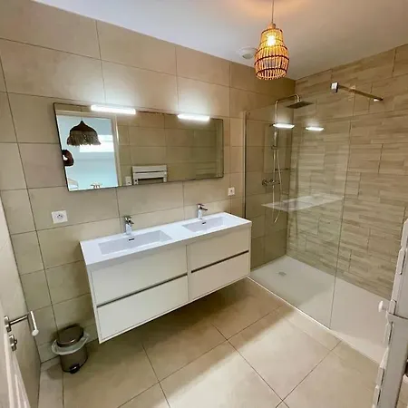 Appartement Paillote Perchee A 180 ° Sur La *