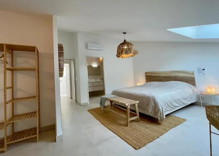 Paillote Perchee A 180 ° Sur La *