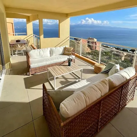 Appartement Paillote Perchee A 180 ° Sur La