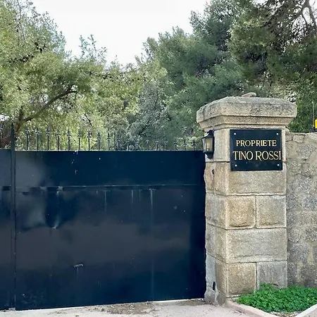 Paillote Perchee A 180 ° Sur La Ajaccio (Corsica)