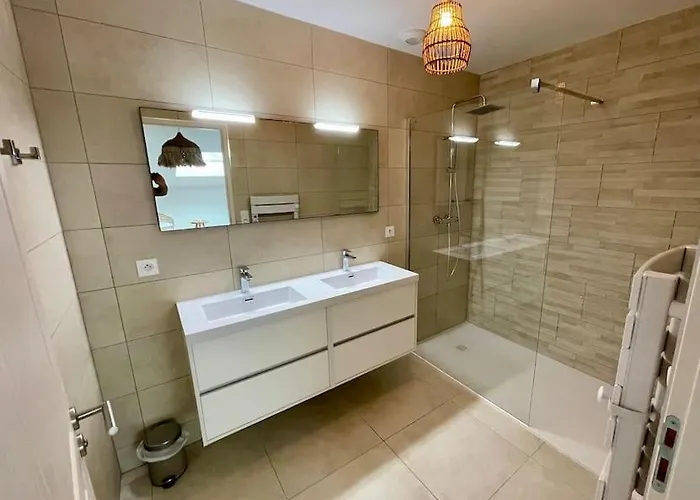 Apartment Paillote Perchee A 180 ° Sur La *