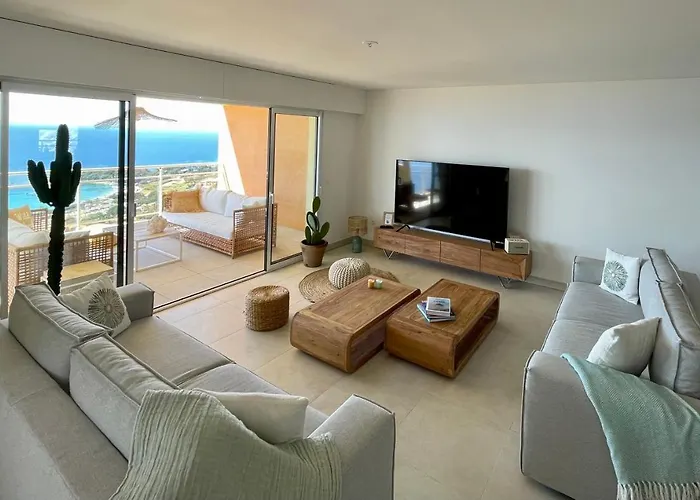 Paillote Perchee A 180 ° Sur La * Ajaccio (Corsica)